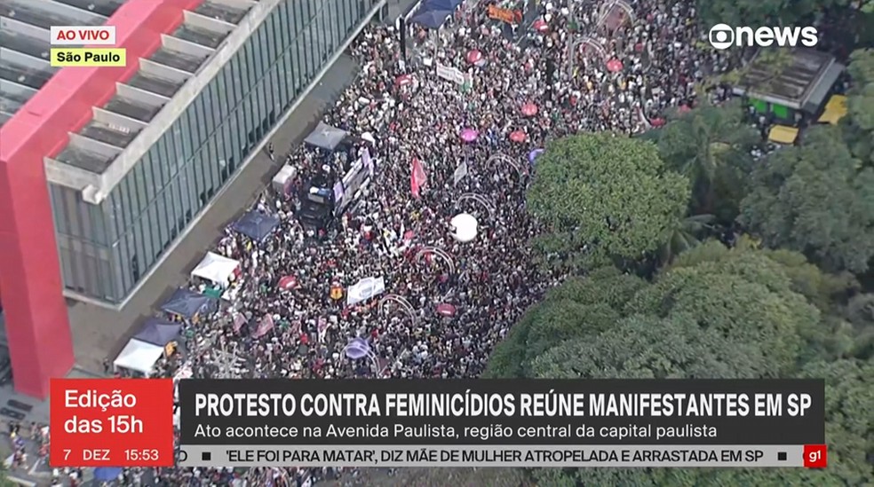 Imagem aérea de protesto contra feminicídio na Av. Paulista — Foto: Reprodução/GloboNews