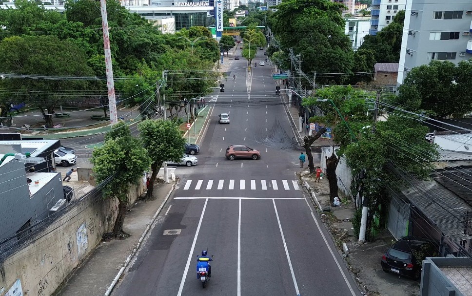 Semáforo é instalado em cruzamento de ladeira entre Umberto Calderaro e Belo Horizonte, em Manaus