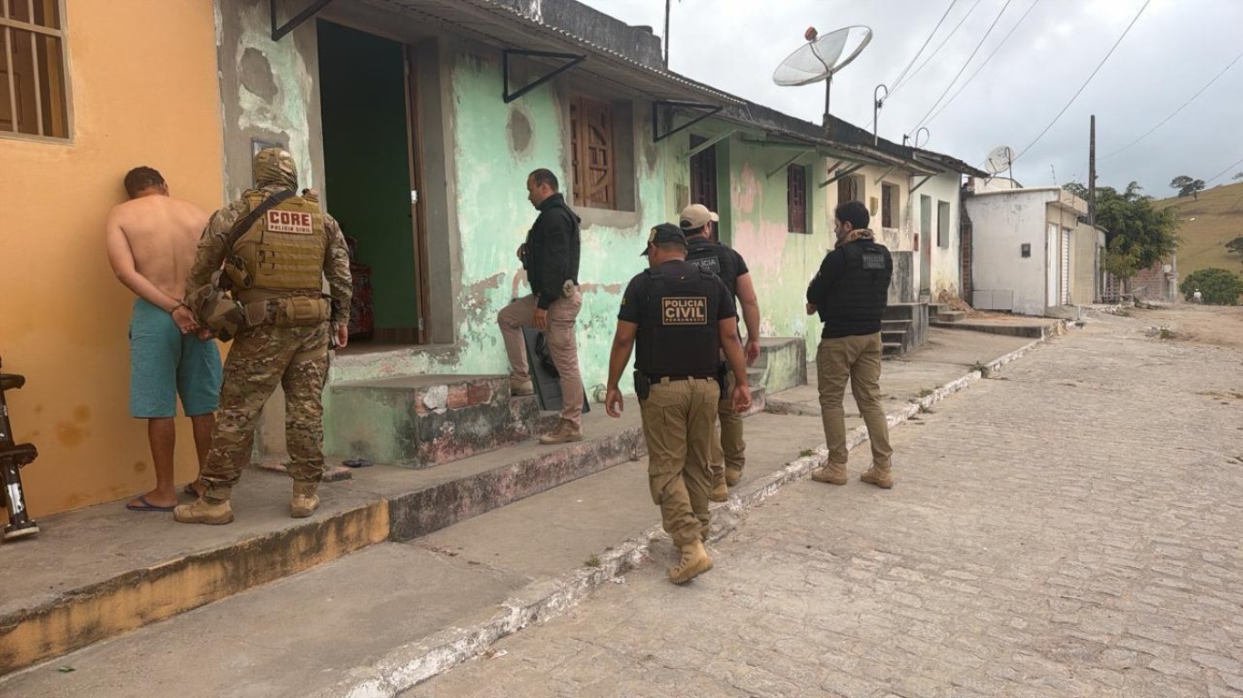 33 pessoas são presas durante operação no interior de PE