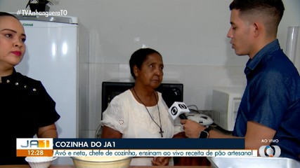 Veja preparo da massa de pão da receita ensinada por avó e neta no JA1