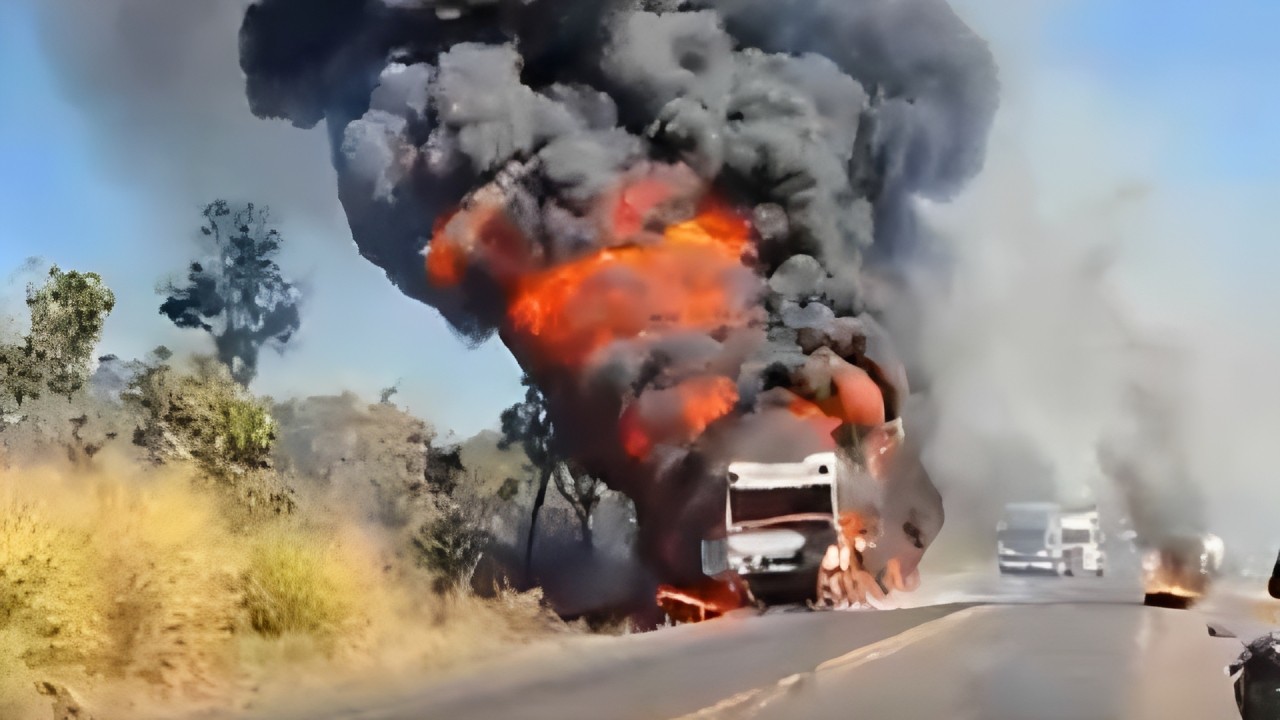 Caminhão pega fogo e deixa BR-365 totalmente interditada em Patrocínio; veja rota alternativa