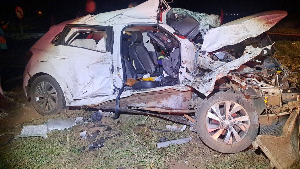 Duas pessoas morreram vítimas de um acidente de trânsito na noite desta sexta-feira (21), na Rodovia Brigadeiro Eduardo Gomes (SP-457), em Rancharia (SP) — Foto: Polícia Militar Rodoviária