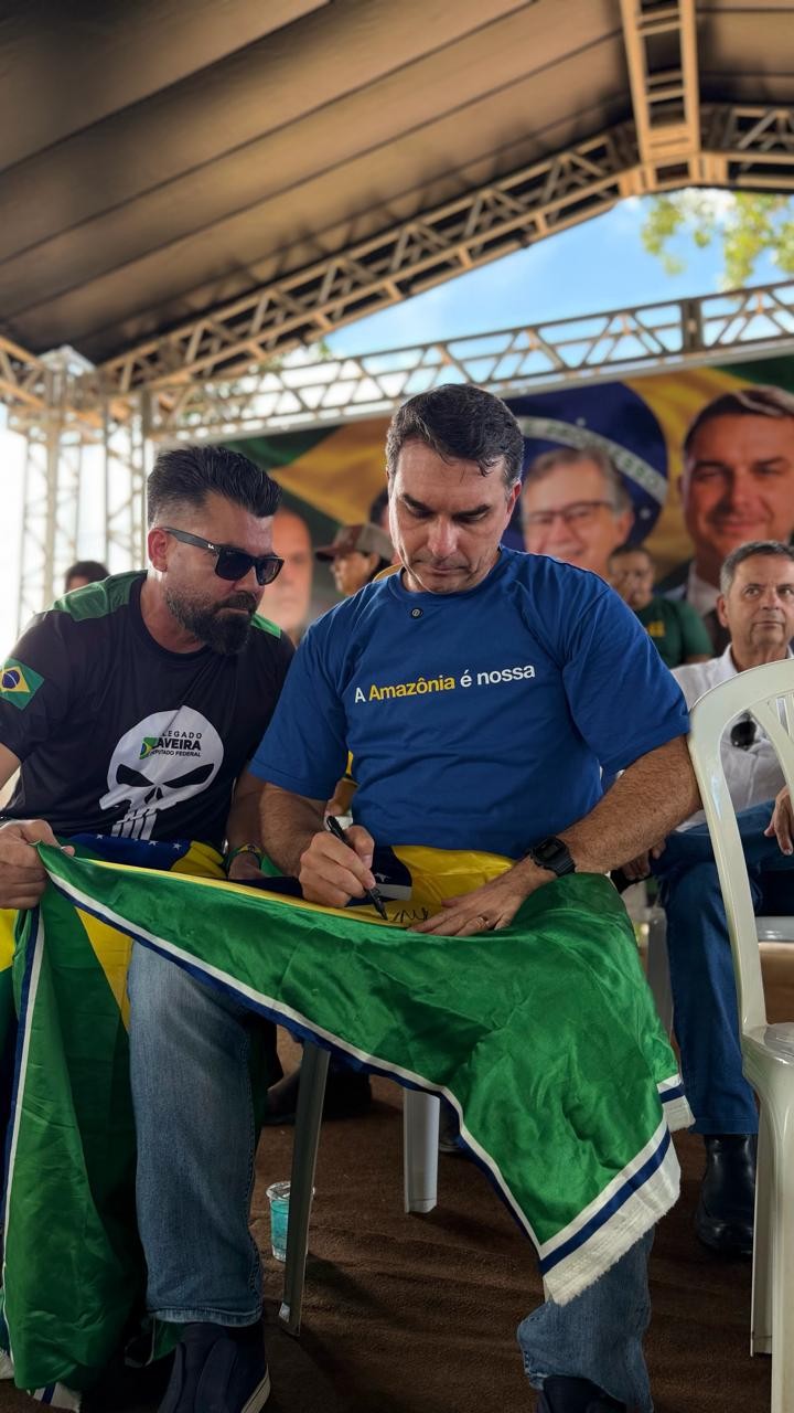 Flávio pede torcida com 'camisa do Bolsonaro' na Copa, e Lula quer esquerda de verde e amarelo