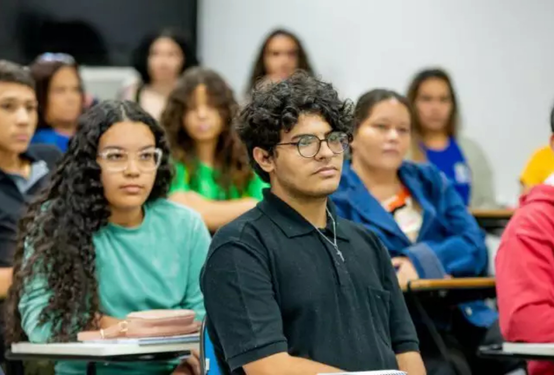 Curso gratuito em Campo Grande ensina jovens a controlar a ansiedade e falar em público