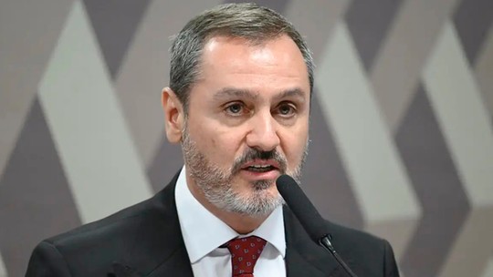Presidente do STF dá 48 horas para Andrei prestar informações