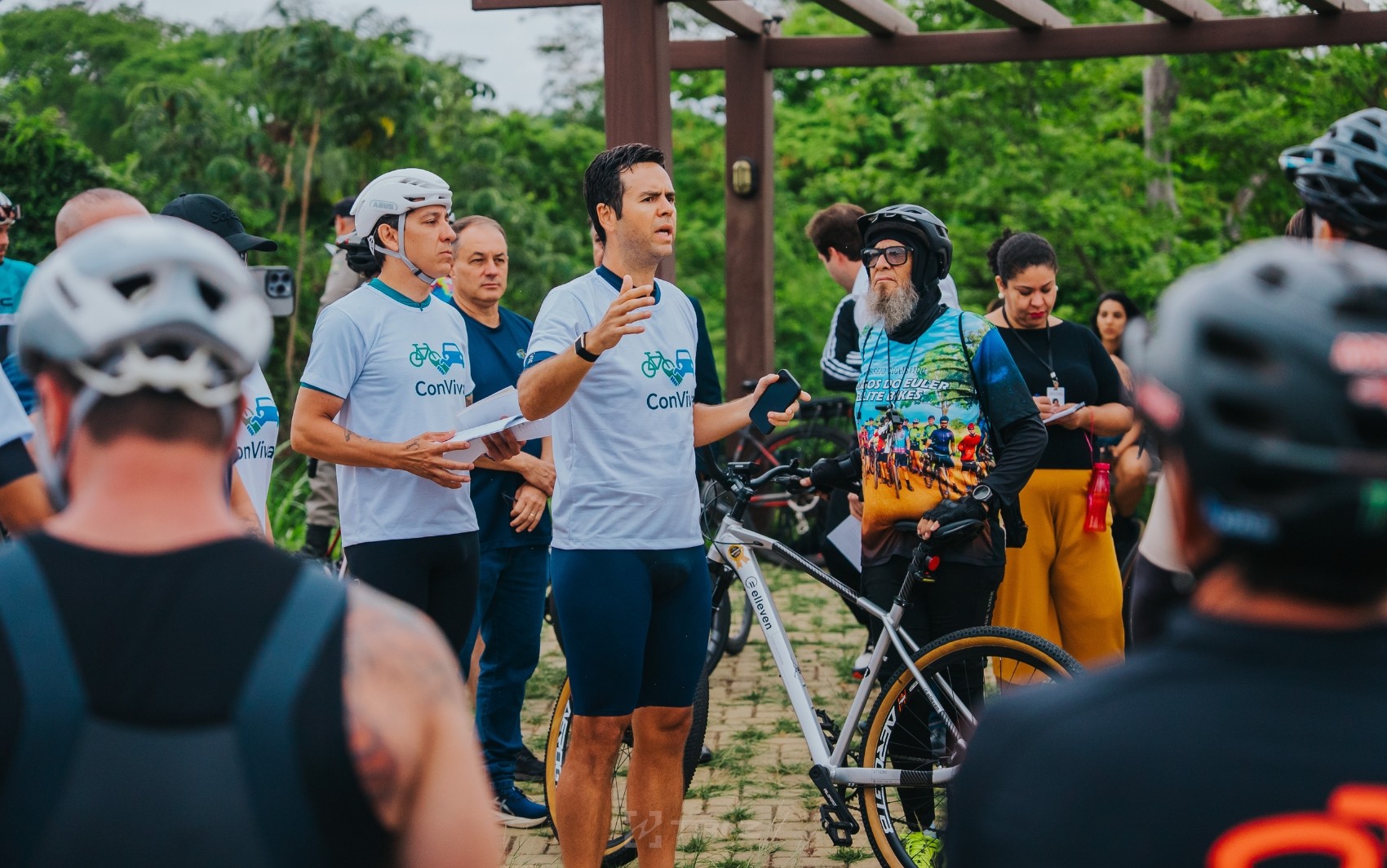 Ciclistas se reúnem em ato para pedir segurança e respeito no trânsito