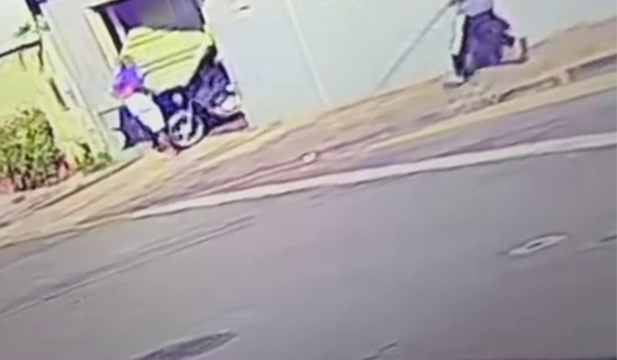 VÍDEO: criminosos invadem casa e furtam moto e aspirador de pó em Limeira