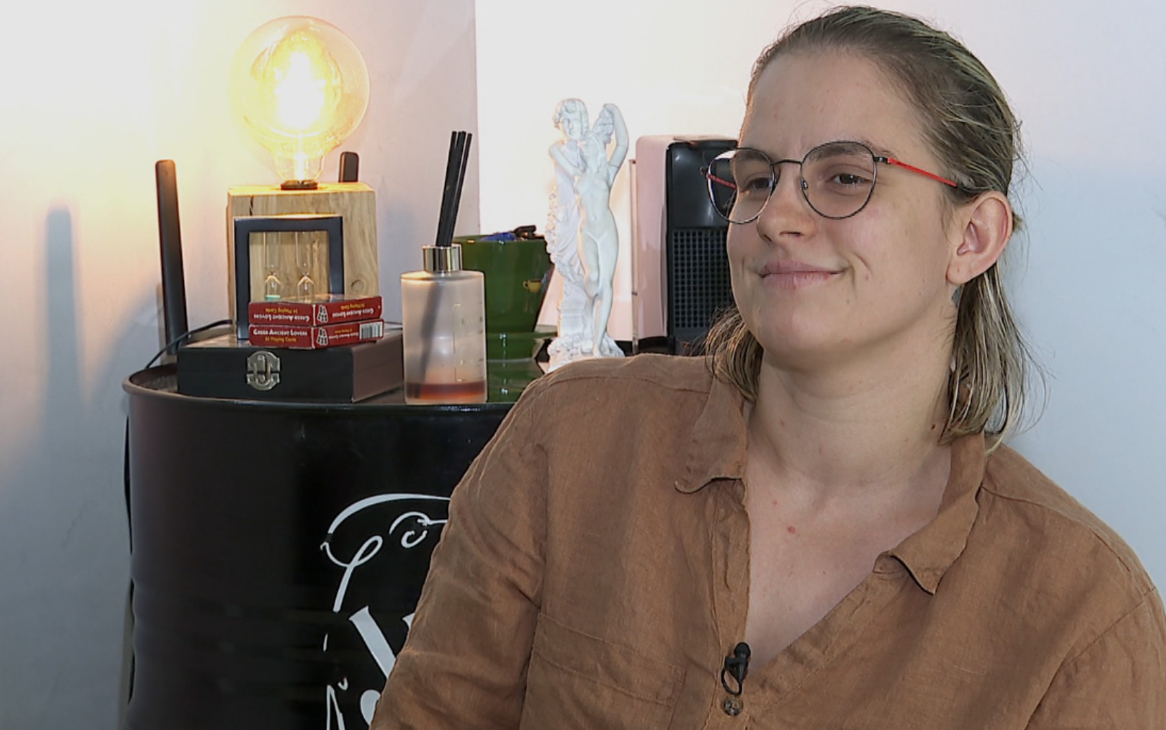 Vida em preto e branco: entenda condição rara que impede jovem de enxergar outras cores