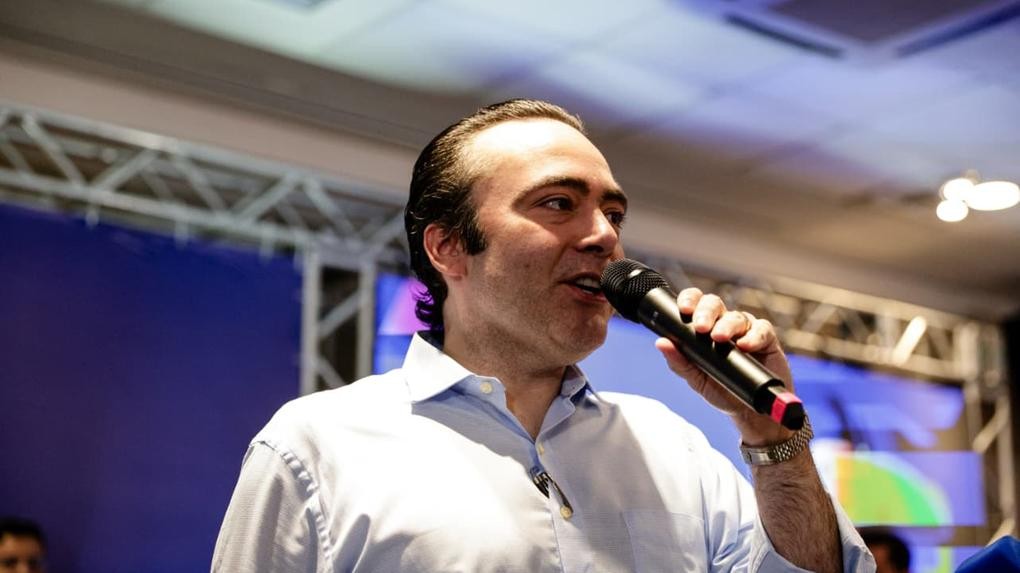 Prefeito de Massapê, no Ceará, tem convulsão em avião com destino aos EUA e é levado a hospital