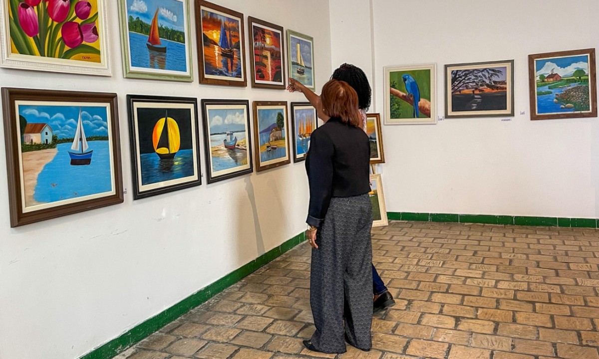 Exposição beneficente arrecada recursos para nova sede de instituição que acolhe pacientes com câncer em Feira de Santana