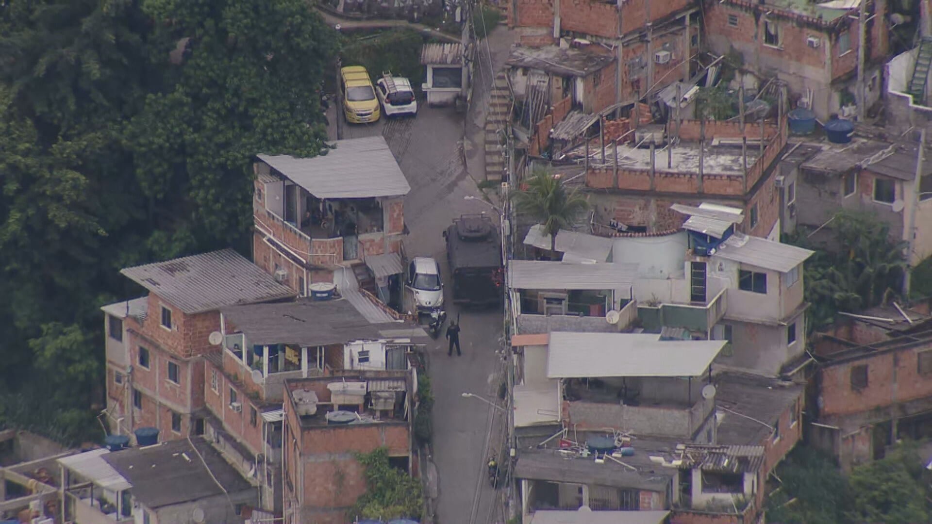 Operação da PM no Morro do Andaraí tem tiroteio e mira chefe de facção rival
