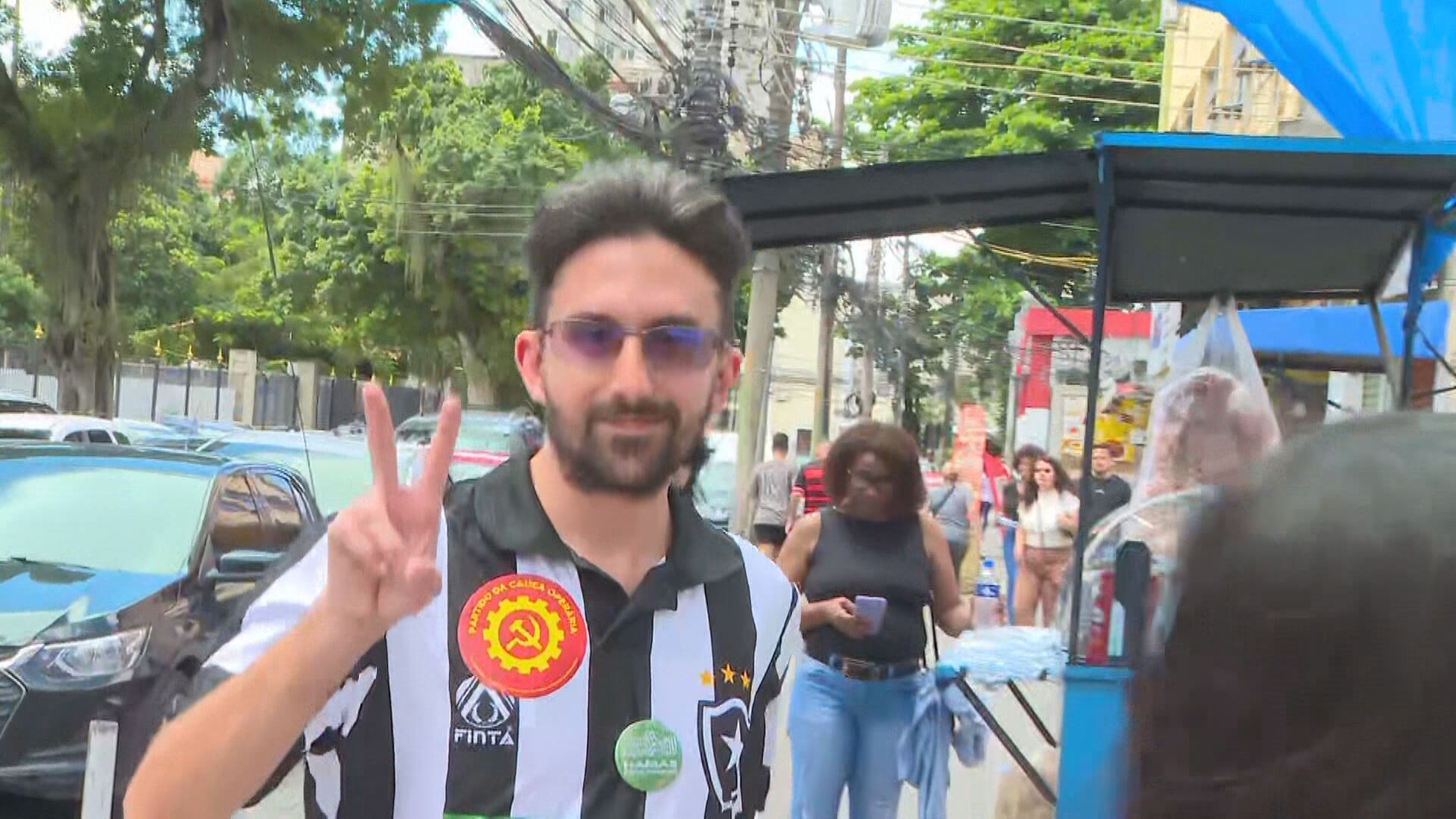 Luan Monteiro vota na Praça Seca, na Zona Sudoeste do Rio
