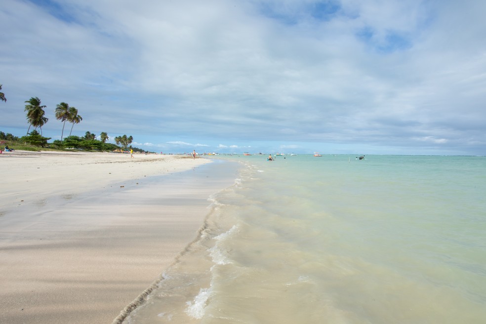 Praia do Patacho: paraíso mais escondido, guarda águas claras, quentes e calmas — Foto: Celso Tavares/G1