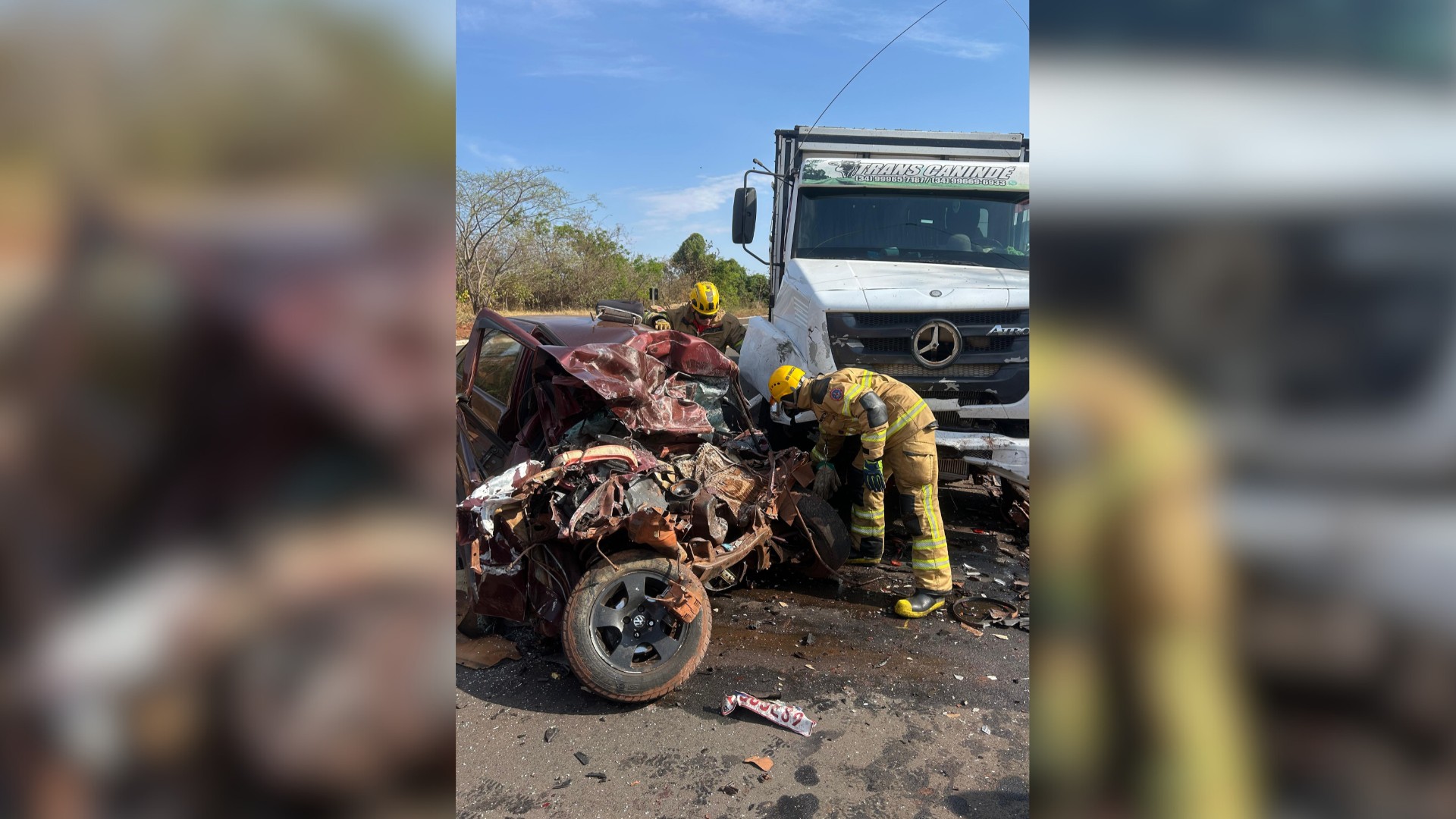 Motorista morre preso às ferragens ao bater de frente com caminhão na BR-364, em Campina Verde