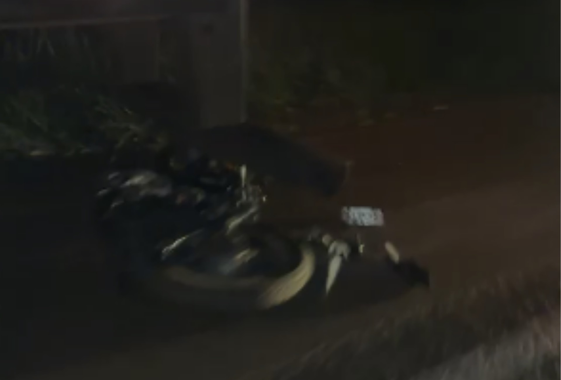 Motociclista de 58 anos morre em colisão com carreta e caminhonete na BR-060