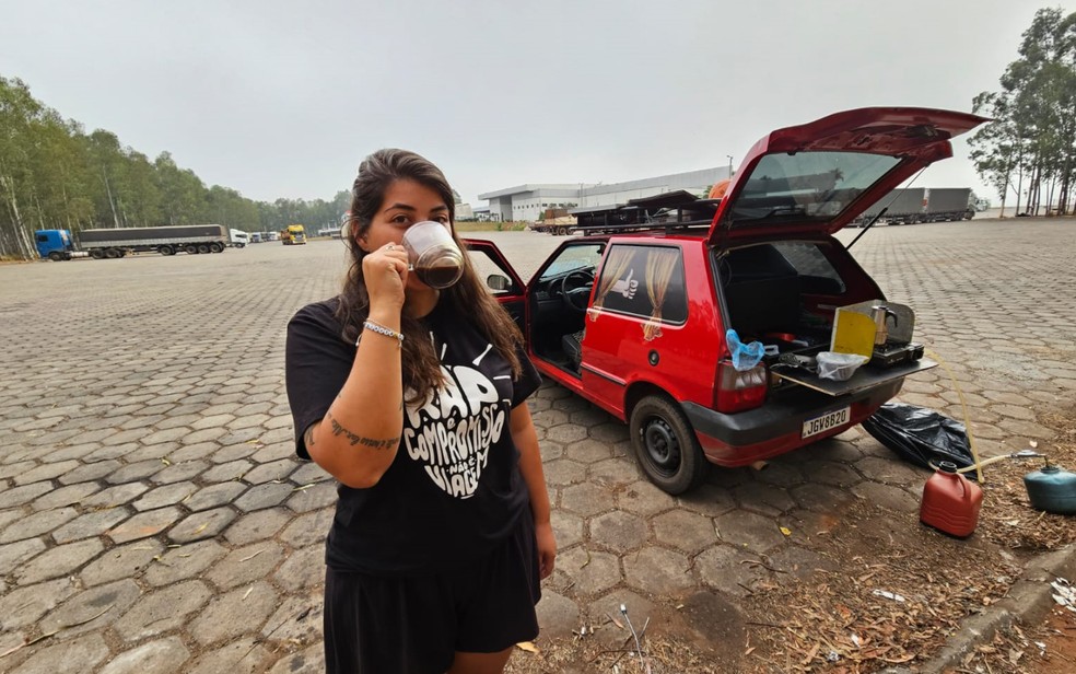 Goiano viaja pela Europa com carro de som e viraliza na web com