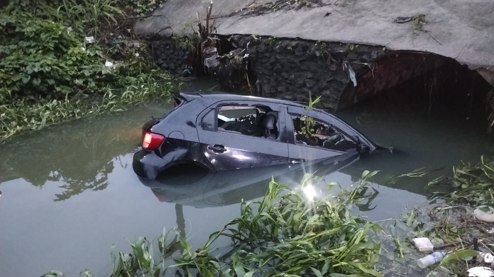 PM morre em acidente de carro após atropelar porco | G1