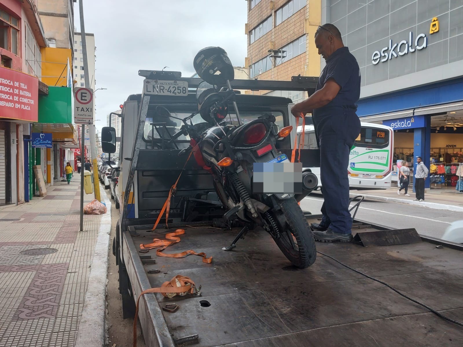 Homem é preso por dirigir moto embriagado em Volta Redonda