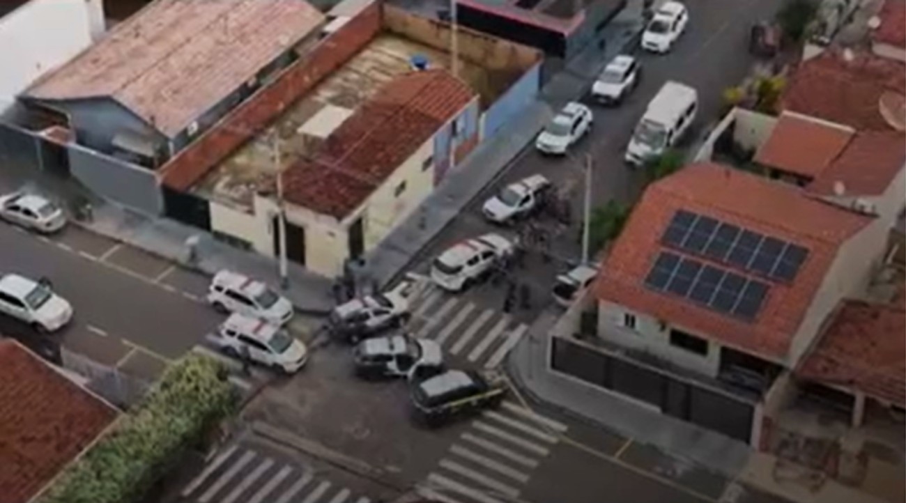 Suspeitos ouvem funk 'Ladrão de Carro' e fazem declaração enquanto fogem da PM após roubar veículo: 'Te amo, parça'