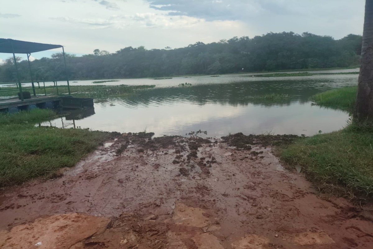 Dupla recebe mais de R$ 2 mil em multas por construir rampas para barcos em áreas protegidas no interior de SP