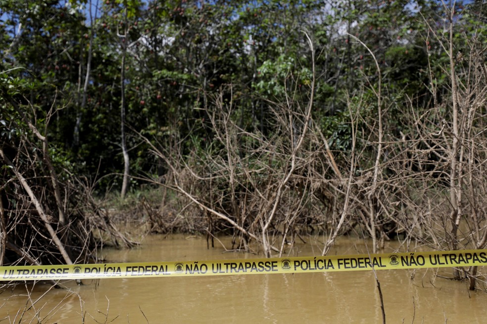 Faixa da Polícia Federal em área de buscas pelo jornalista Dom Phillips e o indigenista Bruno Pereira, em Atalaia do Norte. Os dois foram assassinados durante uma viagem pelo Vale do Javari, segunda maior terra indígena do Brasil, no extremo-oeste do Amazonas. — Foto: REUTERS/Bruno Kelly