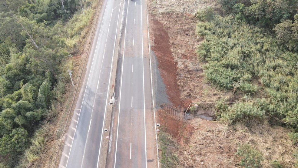 Reparo na BR-050 entre Uberaba Uberlândia por causa de erosão é finalizado e pista é totalmente liberada  — Foto: Ecovias/Divulgação