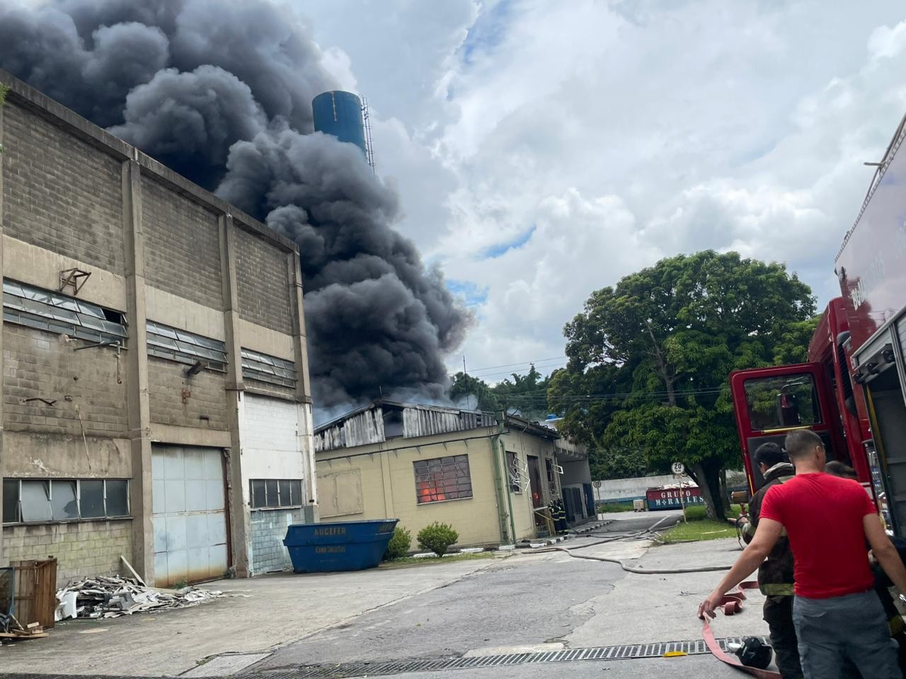 Incêndio atinge empresa de tintas em São Bernardo do Campo