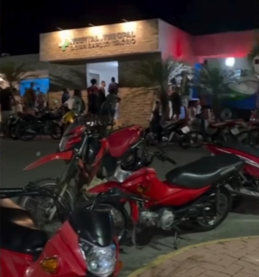 Jovem chegou a ser socorrido para hospital municipal em Boca da Mata, mas não resistiu e morreu no local — Foto: Reprodução/TV Asa Branca Alagoas