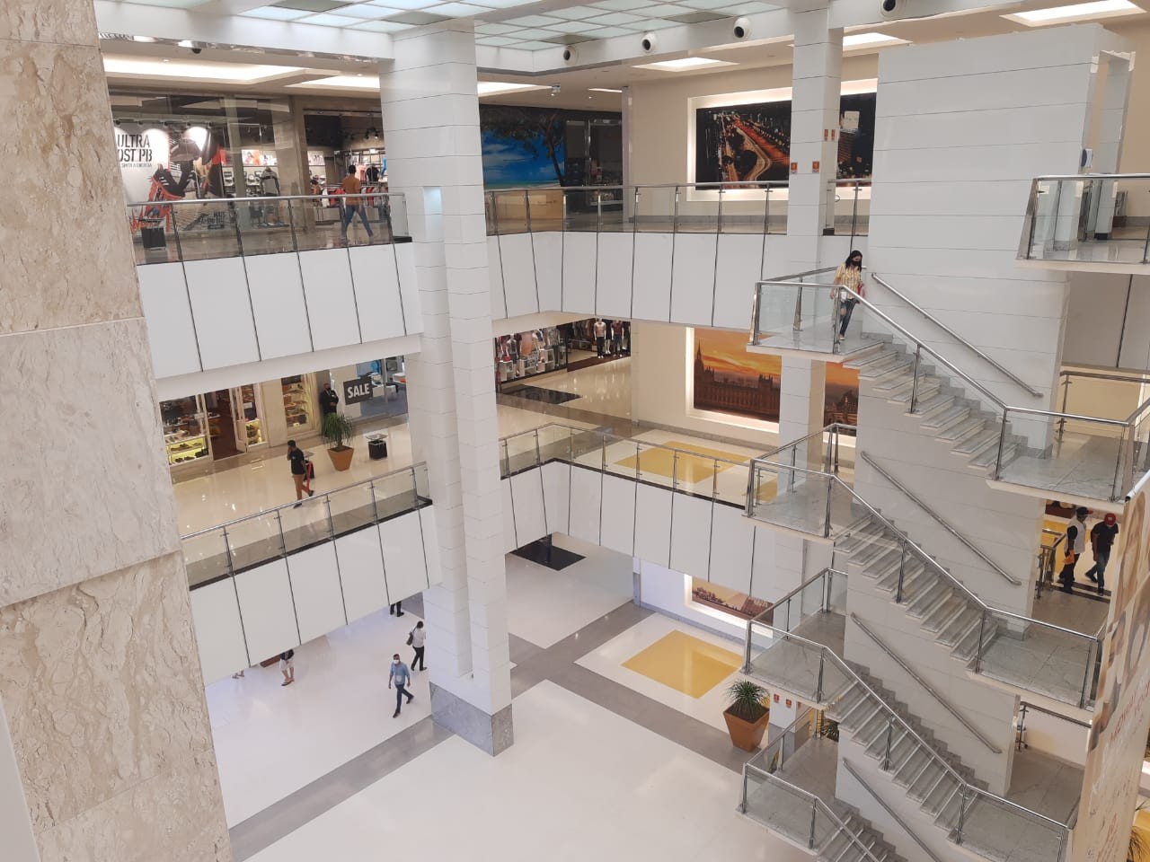 Jogo do Brasil altera horários de shoppings e supermercados nesta quarta-feira (24) em Natal