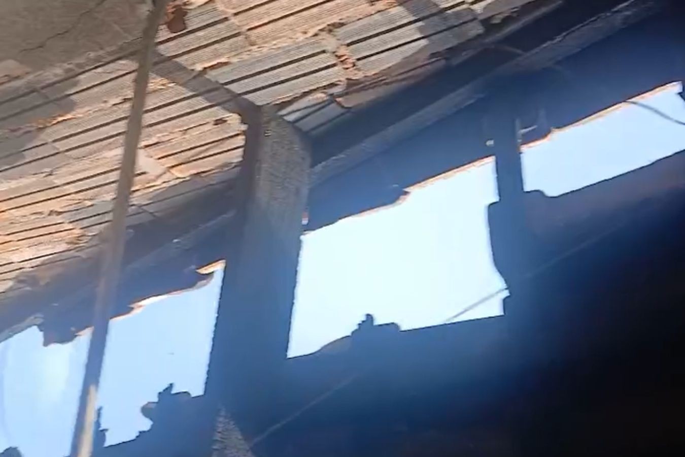 Mulher tem casa incendiada um dia depois de pedir medida protetiva contra o ex em Mogi Mirim; VÍDEO