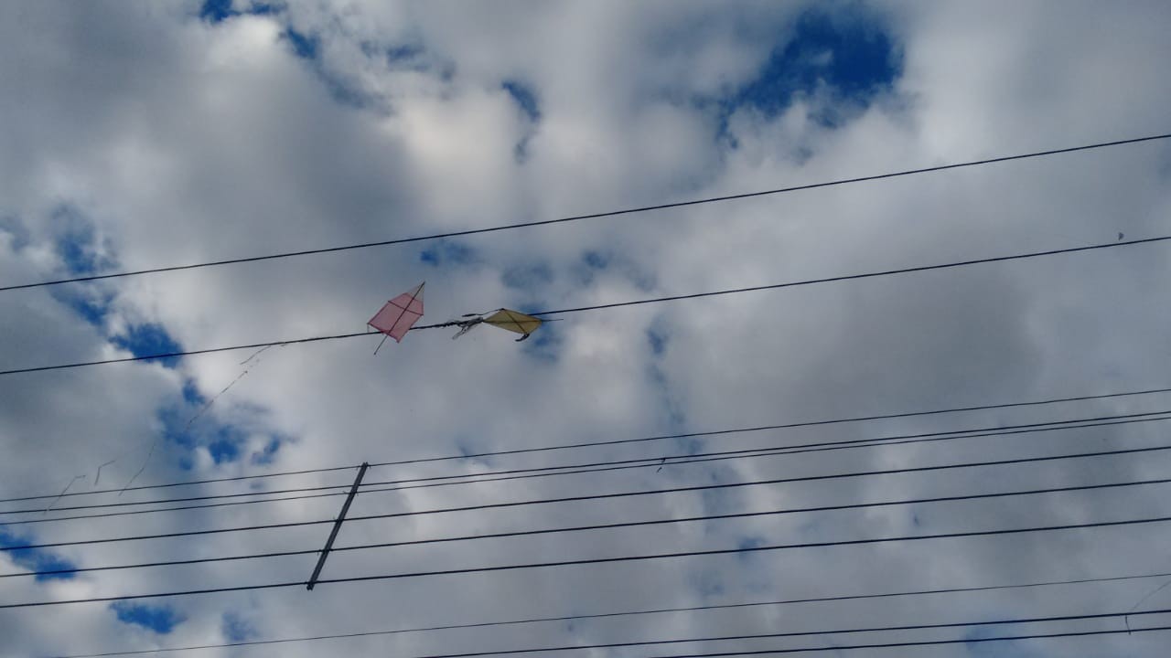Equatorial alerta para perigo de arremessar objetos na rede elétrica