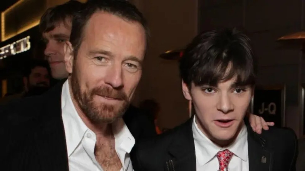 Bryan Cranston (à esquerda) interpretou o pai de RJ Mitte na série de sucesso Breaking Bad — Foto: Getty Images/BBC