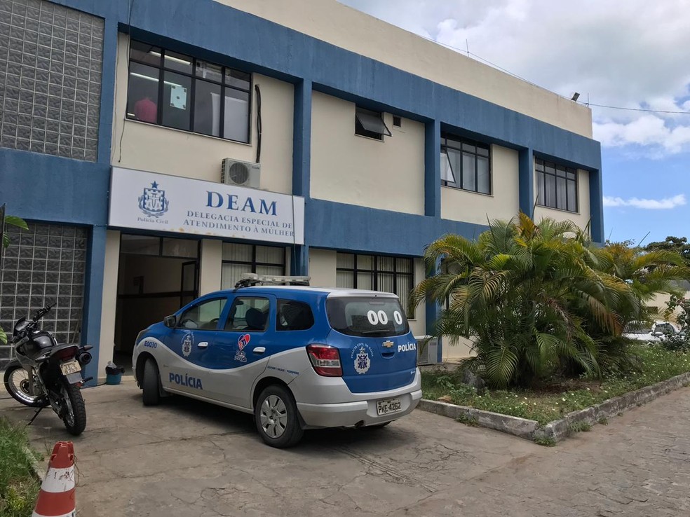  Delegacia Especial de Atendimento à Mulher (Deam), no bairro de Periperi, em Salvador para onde preso foi levado — Foto: Camila Oliveira/TV Bahia
