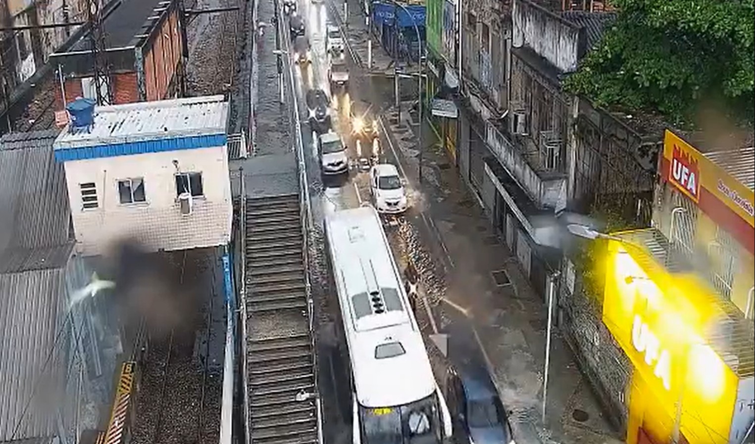 Chuva forte atinge várias regiões do Rio; cidade entra no Estágio 2