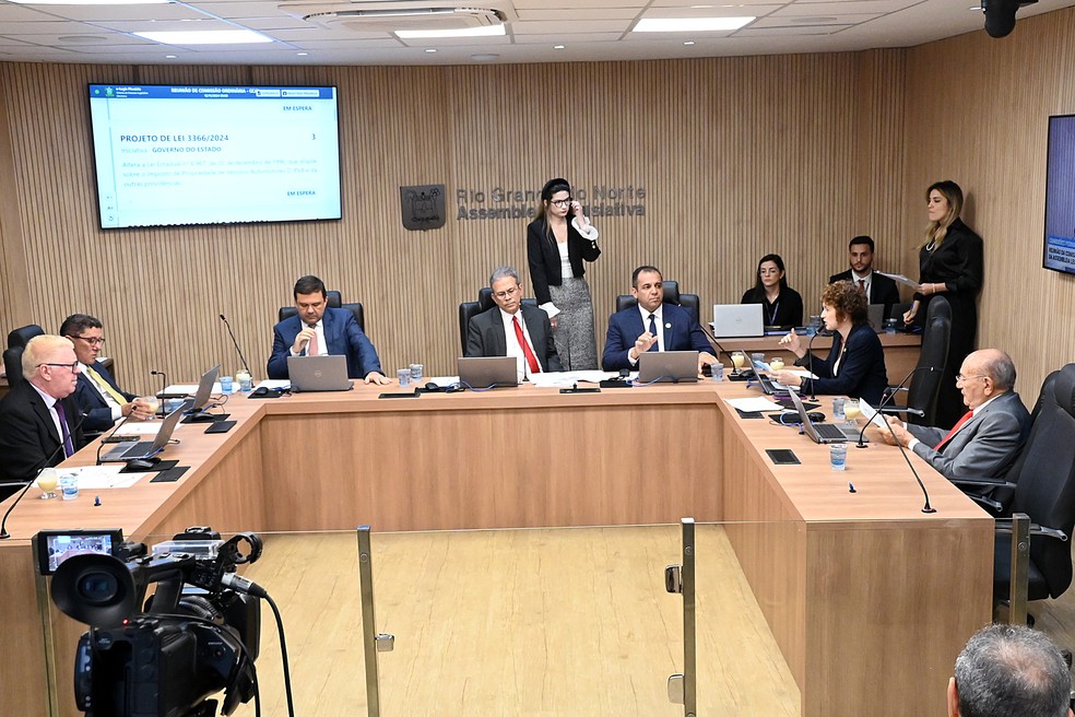 Comissão de Constituição e Justiça aprova adimissibilidade de projetos de lei com aumento do ICMS e cobrança de IPVA para veículos elétricos no RN — Foto: Eduardo Maia/ALRN