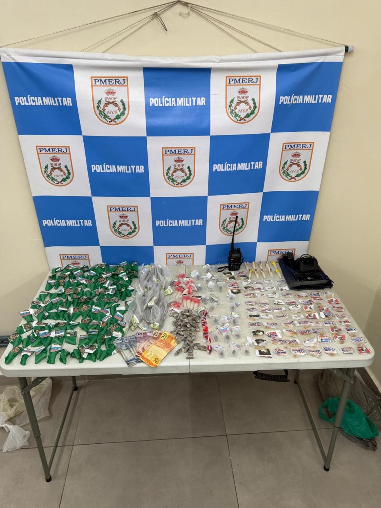 Jovem é preso por tráfico de drogas em Volta Redonda