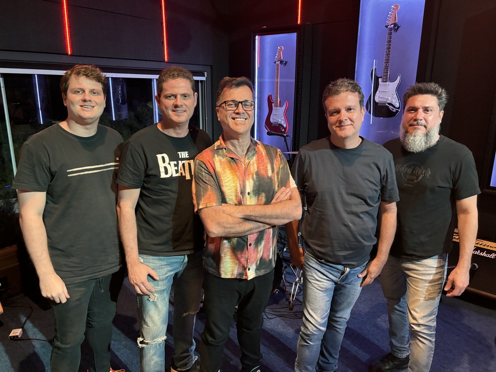 Tributo à Legião Urbana apresenta 'Somos Tão Jovens' em Ribeirão Preto, SP — Foto: Alessandra Freire