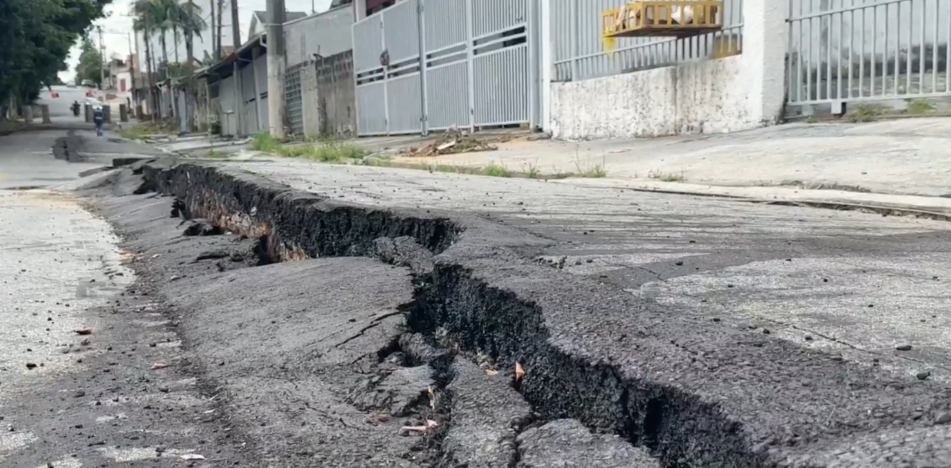 Relatório aponta que vazamento da Sabesp provocou rachaduras em casas no Jardim Independência em Taubaté