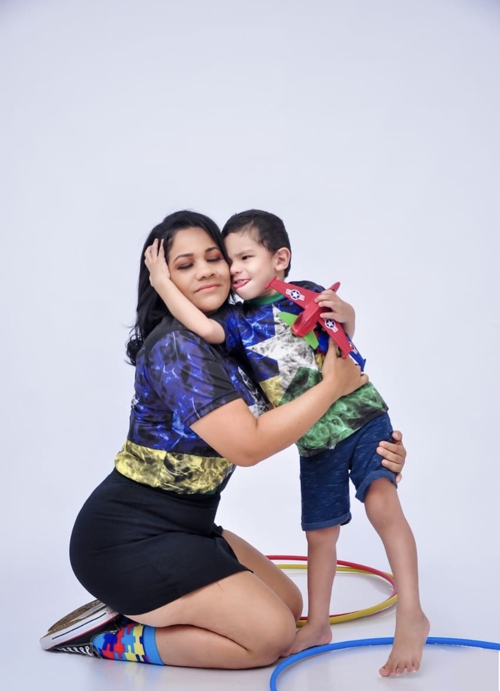 Milene (mãe) e Miguel (filho) — Foto: Milene/Arquivo Pessoal
