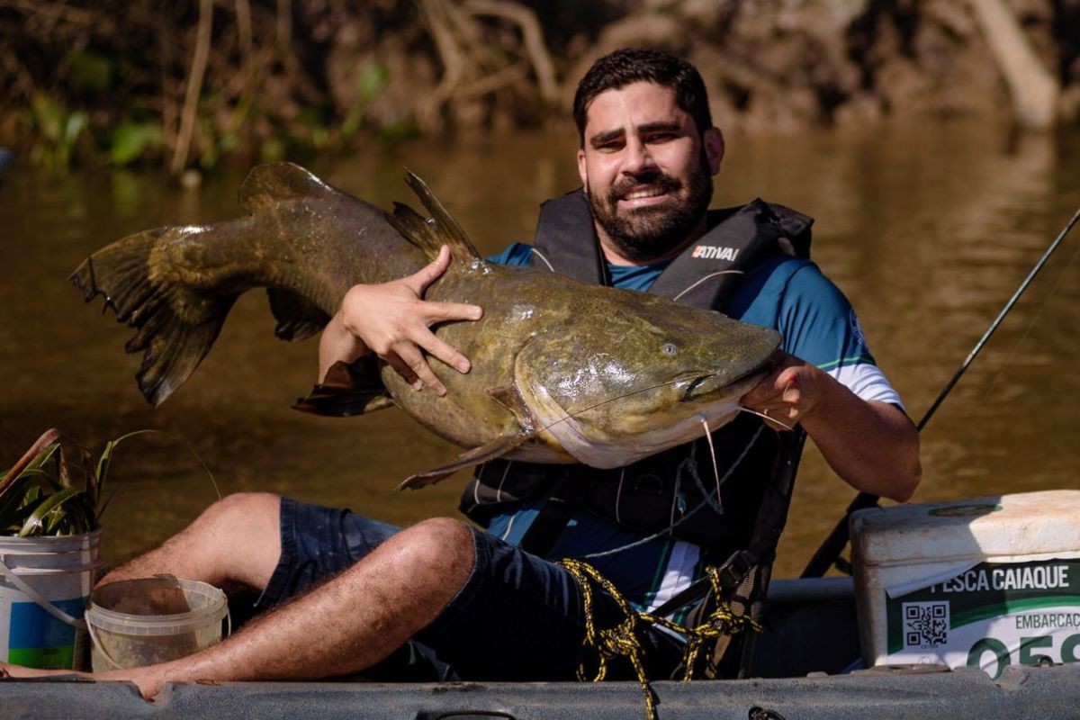 Servidor público pesca peixe com mais de um metro em festival internacional em MT | Mato Grosso