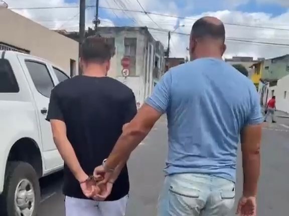 Homem condenado a mais de 15 anos de prisão por roubo é preso em Campina Grande