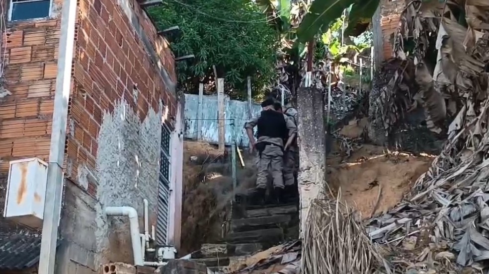 Bairro Frei Dimas foi um dos alvos da operação em Teófio Otoni — Foto: Reprodução/Inter TV dos Vales