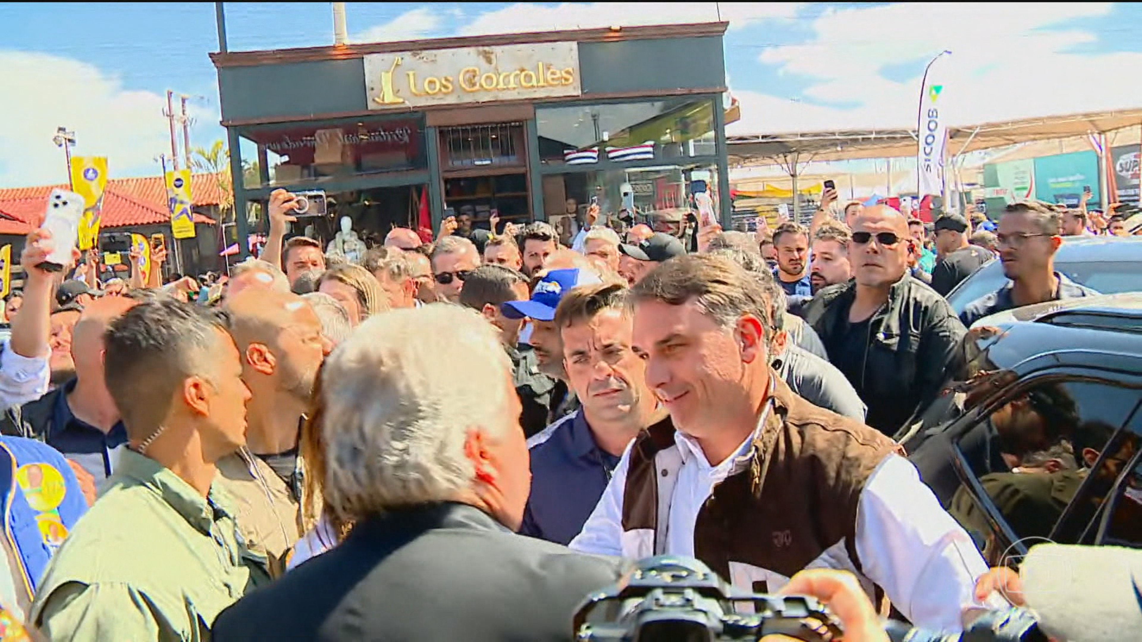Flávio Bolsonaro, candidato do PL à Presidência, faz campanha no Rio Grande do Sul