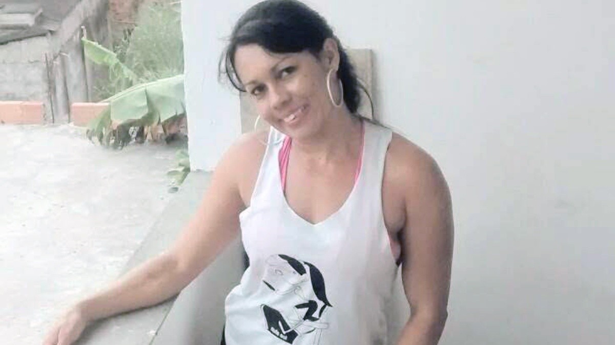 Polícia investiga morte de mulher após procedimento estético nos glúteos dentro de casa na Pavuna