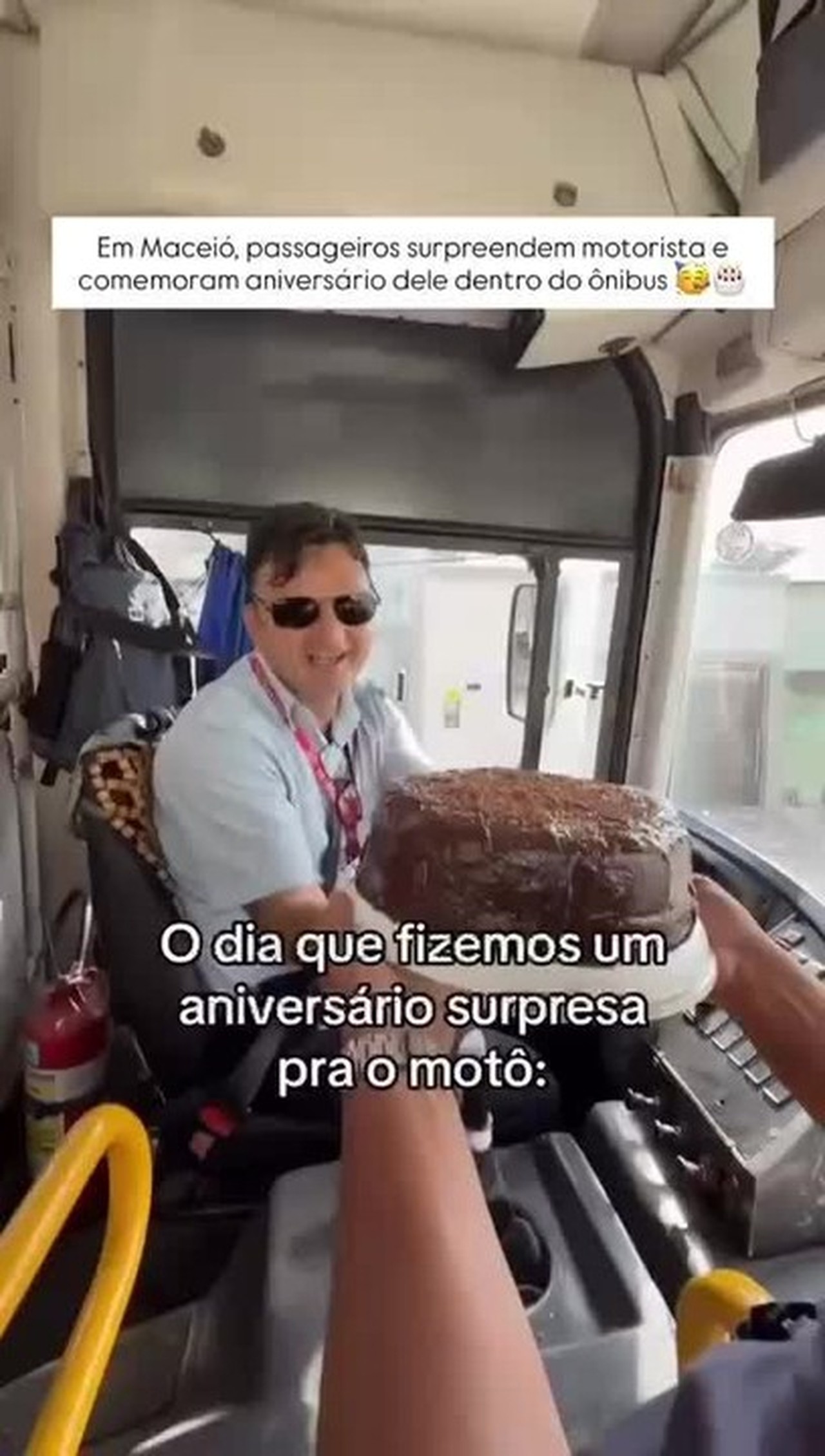 Motorista de ônibus é surpreendido com festa de aniversário em Maceió