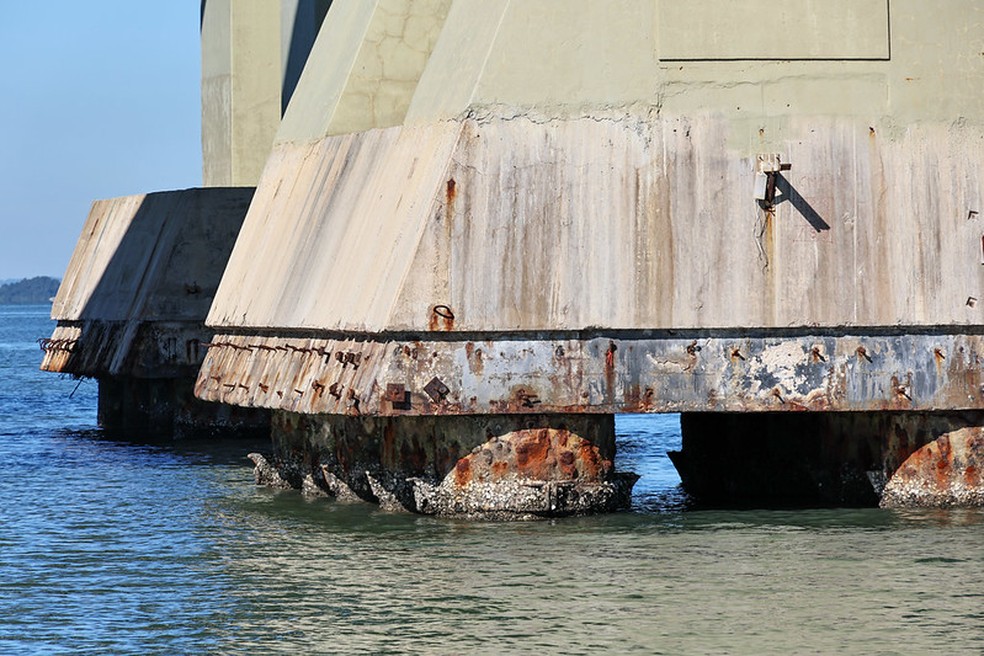 Estrutura com ferrugem é vista durante vistoria nas pontes Pedro Ivo e Colombo Salles — Foto: Cristiano Andujar/Divulgação