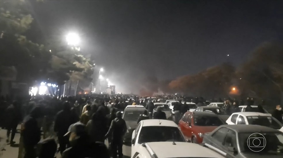 Protestos no Irã chegam ao 13º dia, com 65 mortos e prisões em massa — Foto: Reprodução/TV Globo