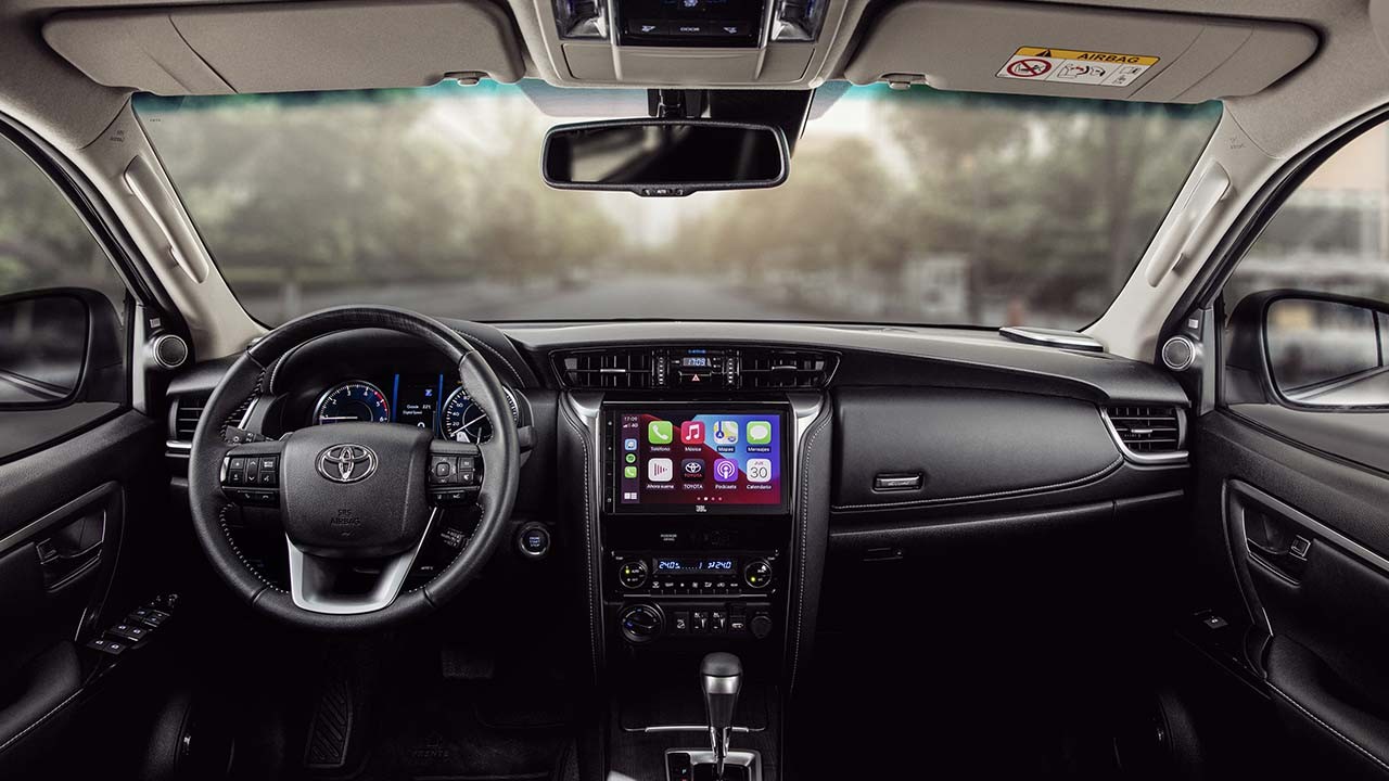Interior do Toyota SW4 — Foto: Divulgação / Toyota