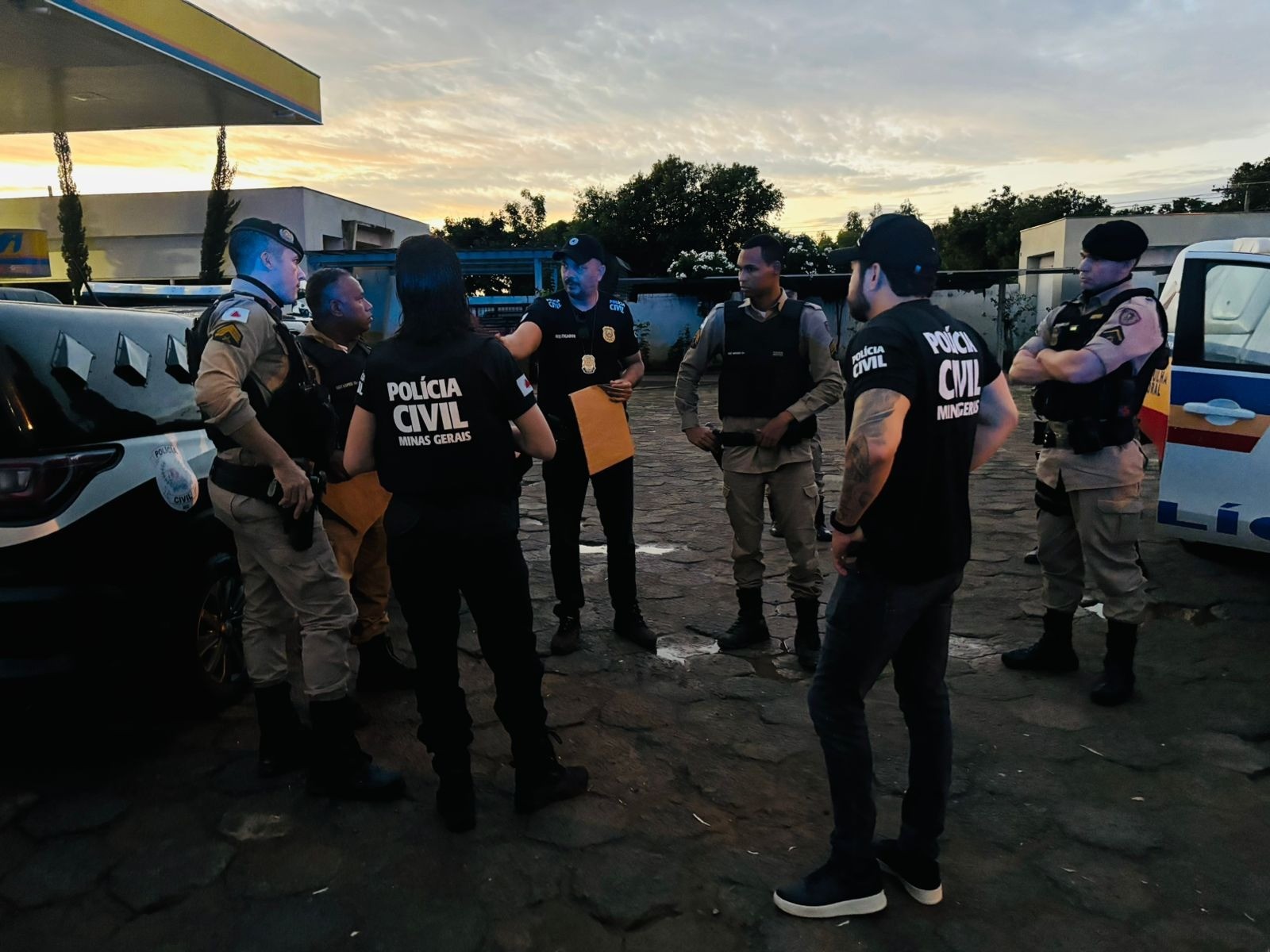 Grupo que invadiu fazenda e matou boi avaliado em R$ 200 mil para vender a carne é alvo da polícia no Norte de MG