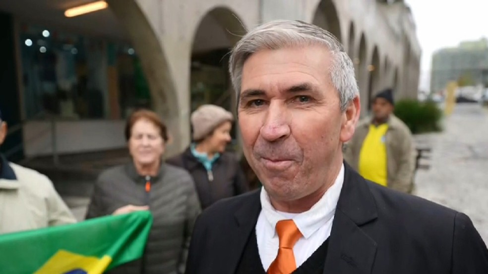 Porteiro de Curitiba chama a atenção como 'sósia' de Ancelotti — Foto: RPC